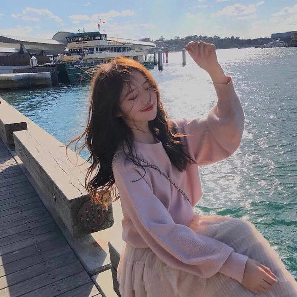 苟在深山，女儿把我吹成神